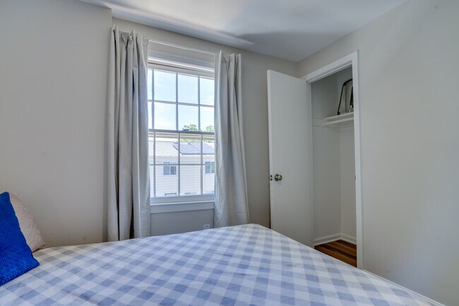 UL 2 - 8056 Central Park Dr