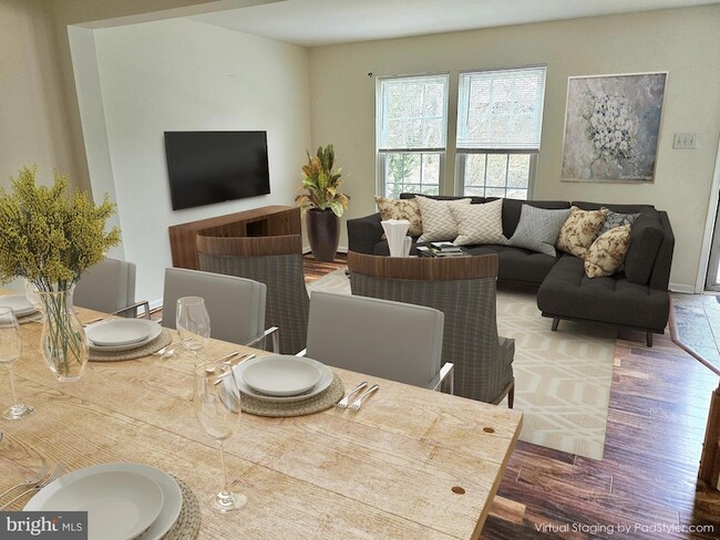 Photo - 114 Madison Ct Townhome