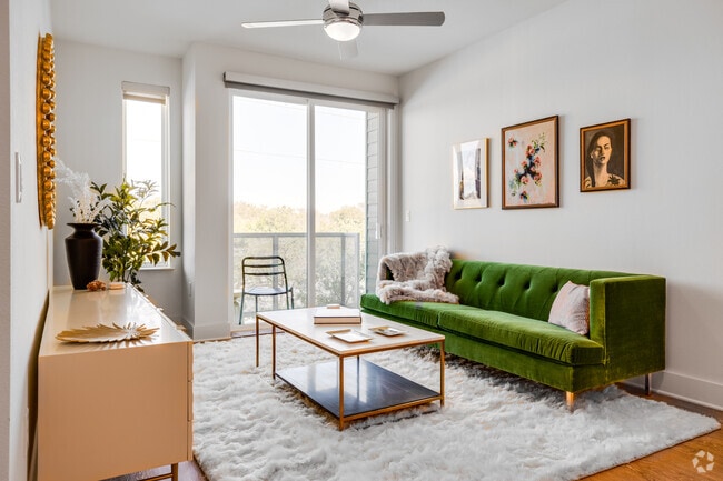 1BR, 1BA - 777SF - The Pearl