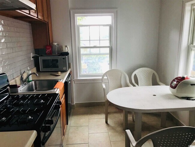 Photo - 33-40-40 169th St