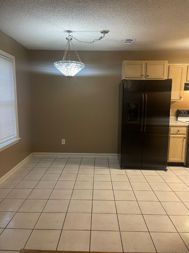 Photo - 1305 Loberg Ln Unit B