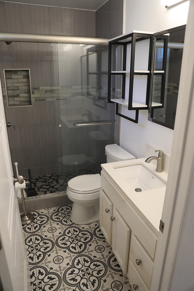 Photo - 211 N Huntington St