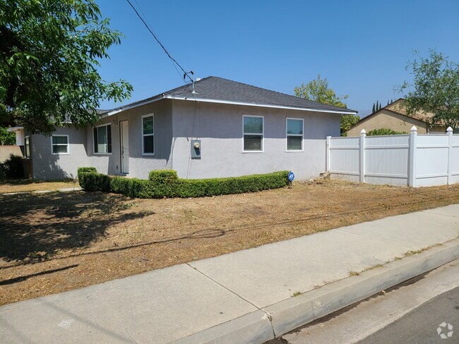 Building Photo - 519 E El Sur St Rental