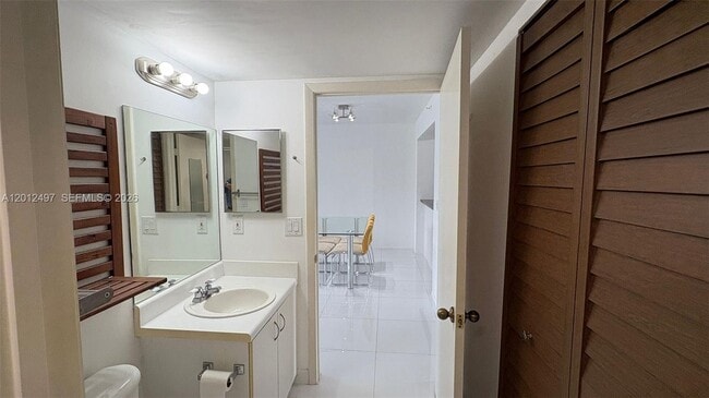 Photo - 9560 Weldon Cir Unidad J308