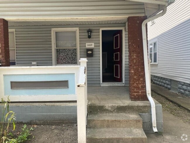 Building Photo - 3 Bedroom Duplex in prime location Weiland... Unit 1469 Grant Rental