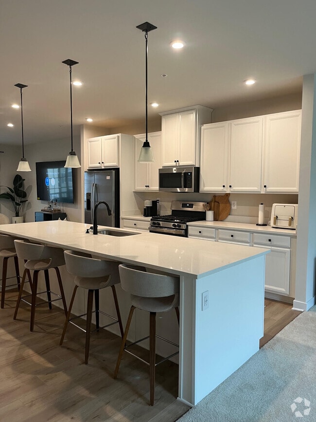 Kitchen with large island. - 10810 Presidential Pky Unit Condominium