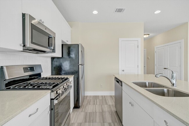 Building Photo - *** COMING SOON *** Rental