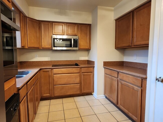 Photo - FOR RENT 5 bedroom, 3 bathrooms, 2 car garage home near UF.