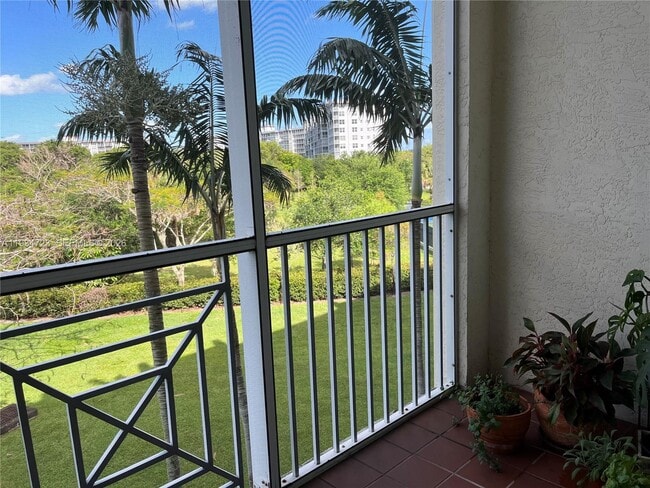 Photo - 3500 Oaks Clubhouse Dr Unit 308