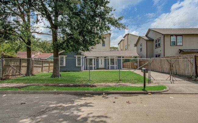 Photo - 3330 Kelton St