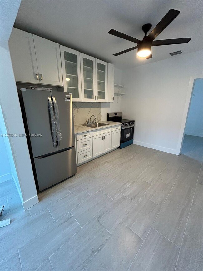 1154 NW 34th Ave Unit 1