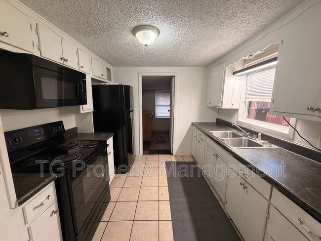 Photo - 10416 103rd St