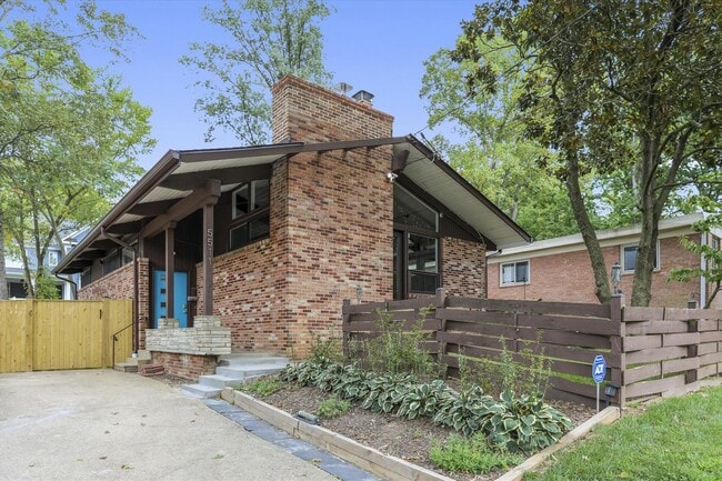 Building Photo - 3/3 Beautiful Contemporary Home in Greenwich Forest