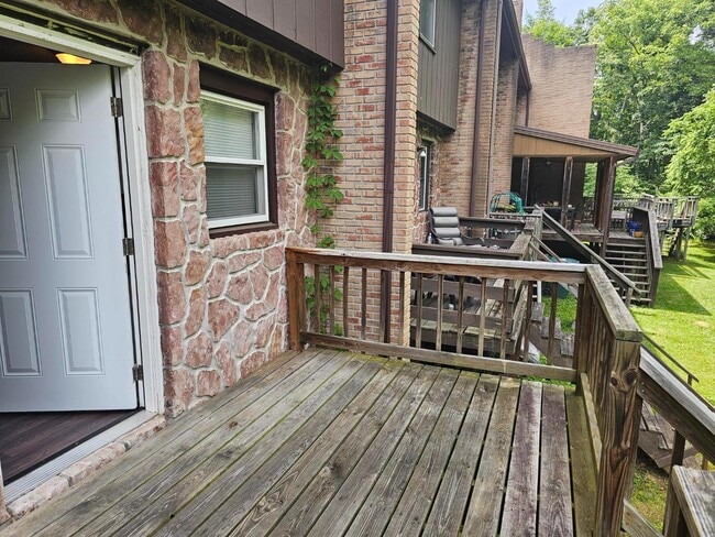 Photo - 321 Emerald Dr