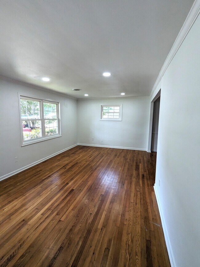 Photo - 222 Patrician Dr