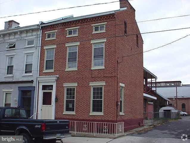 Building Photo - 313 Cherry St Rental