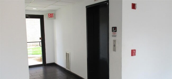 Photo - 3025 Walnut Bend Ln Unit 21