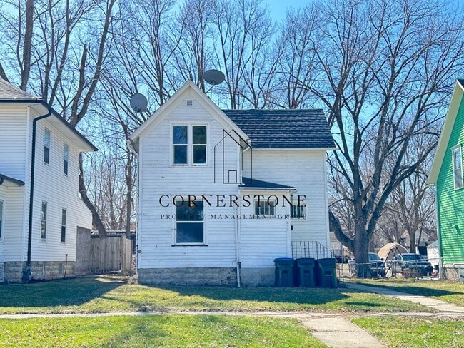 Building Photo - 1425 4th Ave N