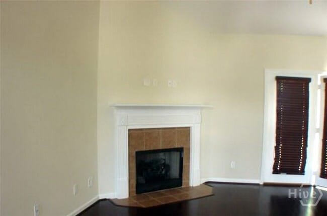 Photo - 216 Carlisle Way