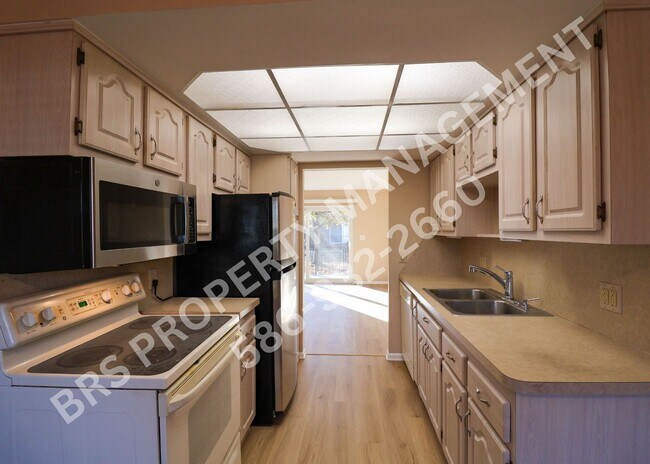 Photo - ? Beautifully Updated Condo in Clinton Township