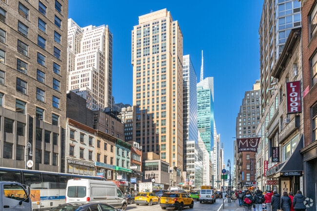 Photo - 100 W 39th St