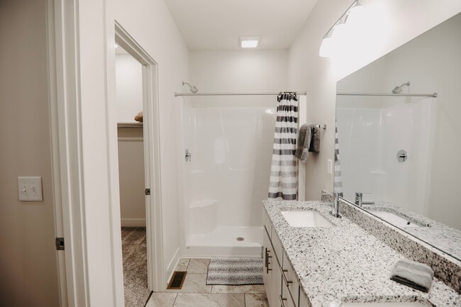 Townhome Master Bath - Winding Springs