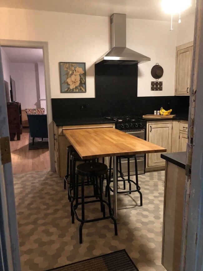 Building Photo - Grayye Duplex Unit 19 W 500 N