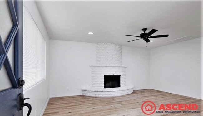 Photo - Beautiful home in North Bakersfield! *POOL*