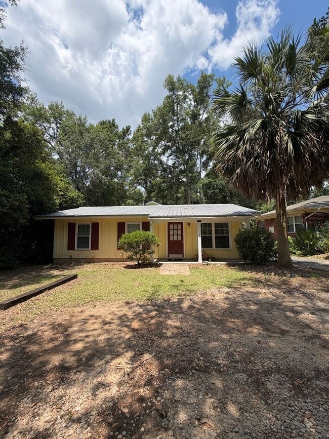 Photo - 3/1 Located in the Heart of Tallahassee Florida. Available NOW