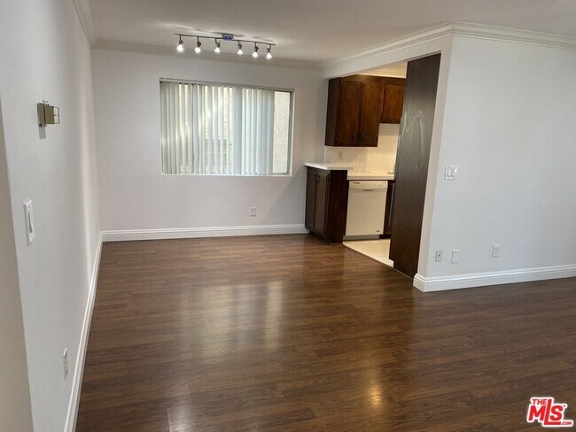 Photo - 1224 S Barrington Ave Unit 101