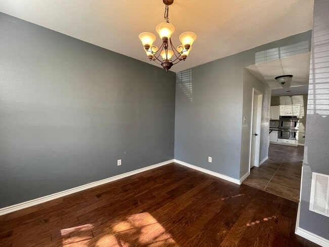 Photo - 2718 Bordeaux Dr