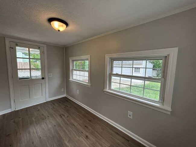 Photo - 26901 Farringdon Ave