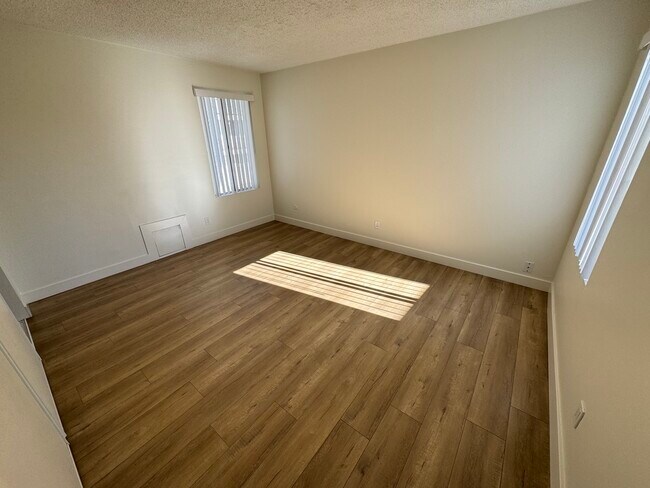 Photo - 311 E Maple St Unidad 6