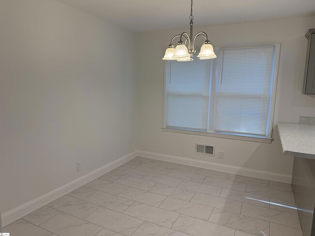 Photo - 320 Elaine Ave