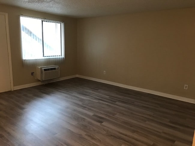 Photo - Parkwood Plaza