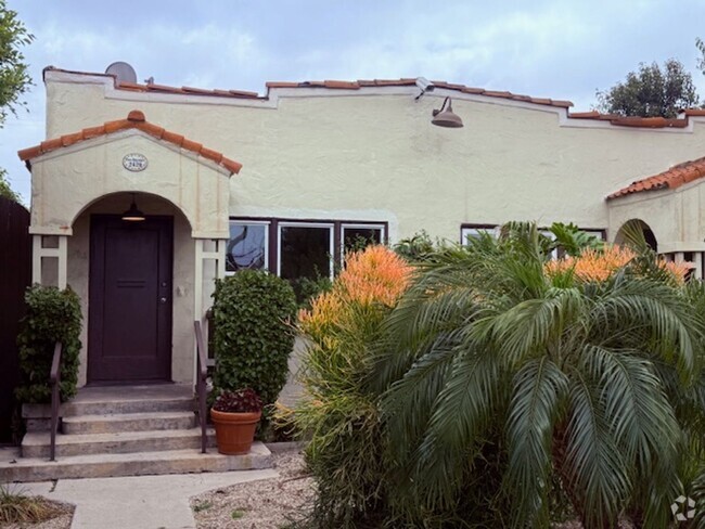 Building Photo - Charming Mediterranean Bungalow Near Downt... Rental