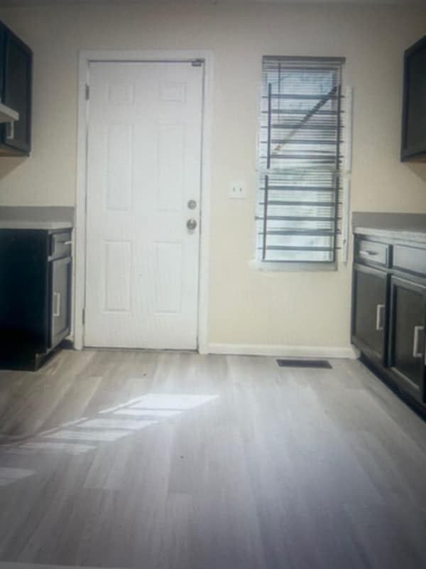 Photo - 569 E 101st St