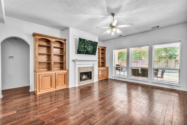 Photo - 3 Renoir Trail Pl