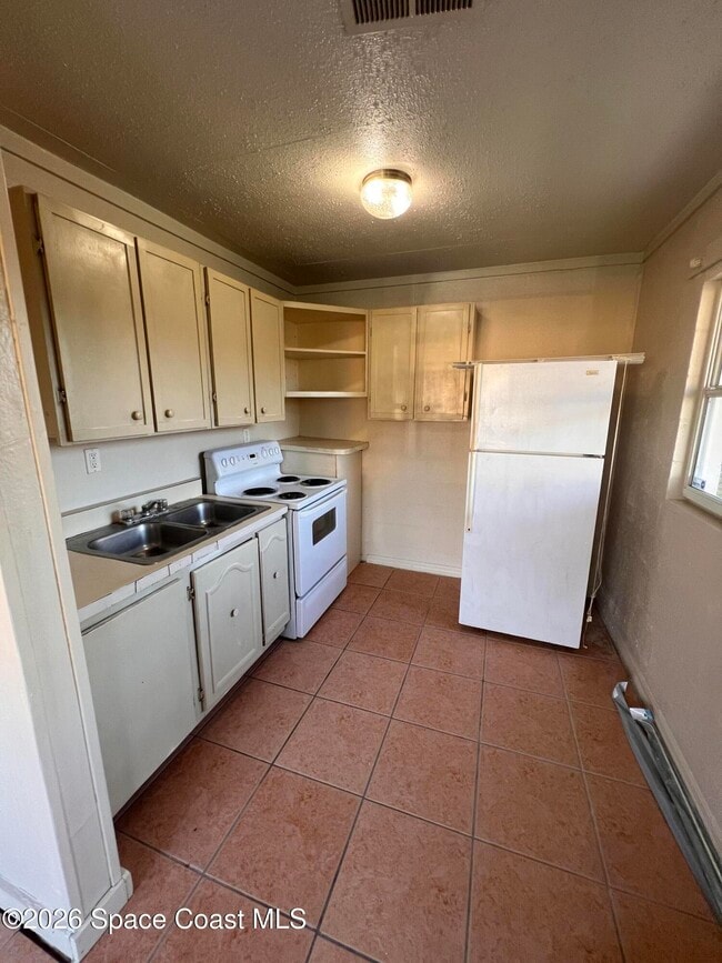 Photo - 808 Johnson St