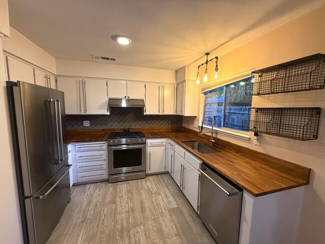Photo - 998 Jenooke Ln