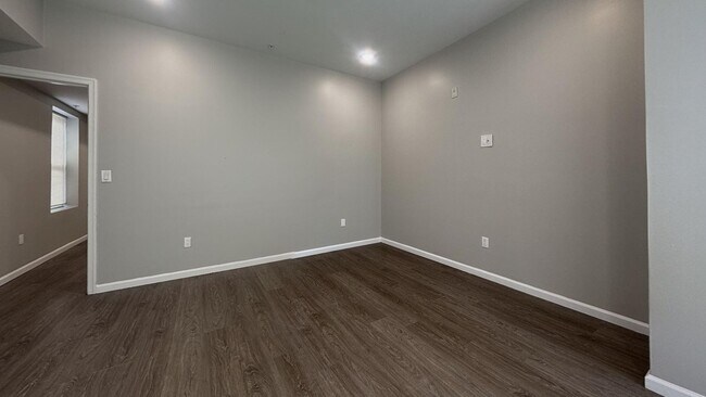 275 S 56th St Unit 2