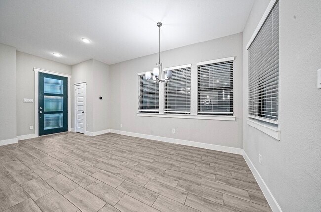 Photo - 18619 Admiration Dr