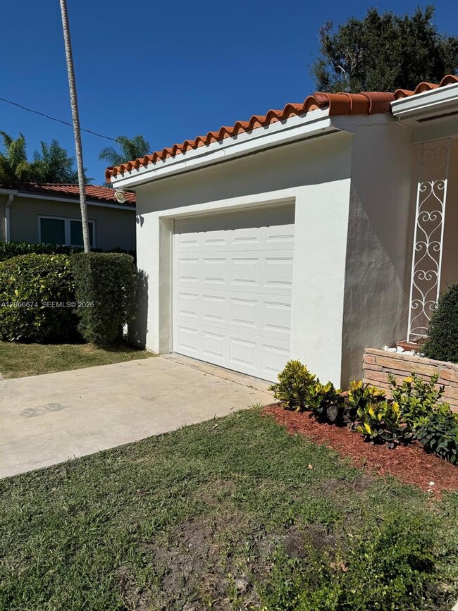 Photo - 431 Candia Ave