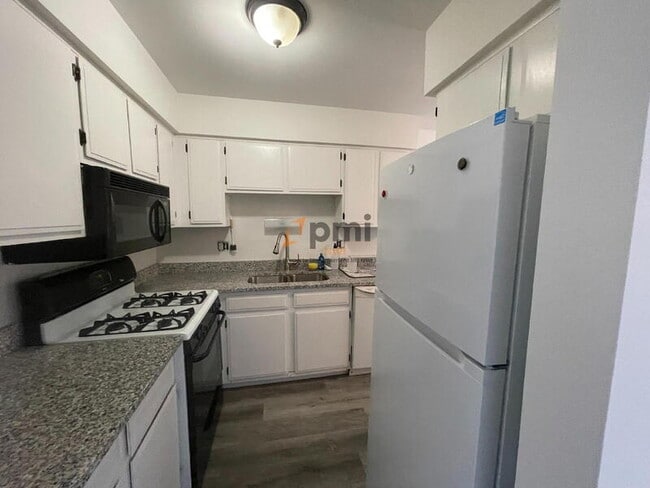 Building Photo - 6248 Kathryn Ct Unit Apt D