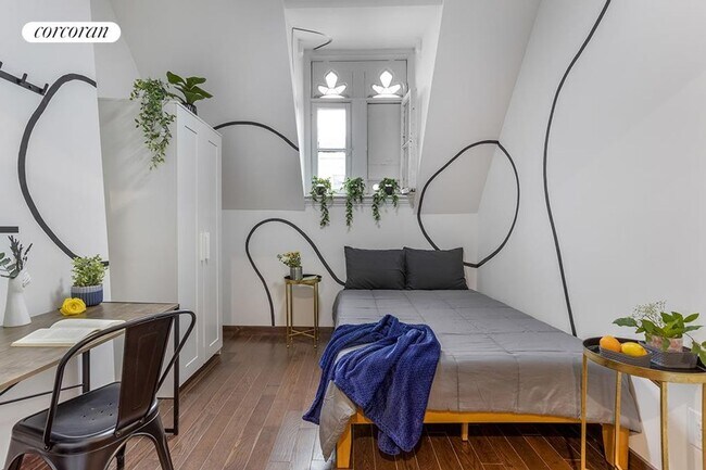 Photo - 47 E 129th St