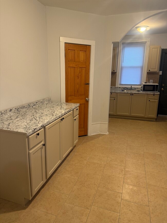 Photo - 3550 N Marshall St