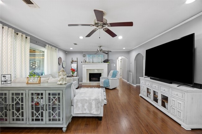 Photo - 918 Hollow Tree St