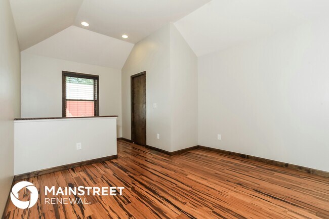 210 Frank St