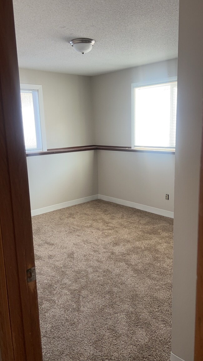 2BR Large Bedroom - Huntington Hills Apartments & Townhomes