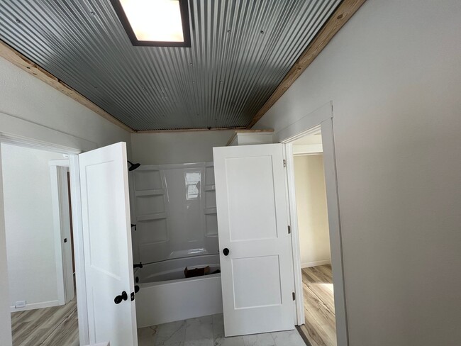 Photo - 909 Forest St